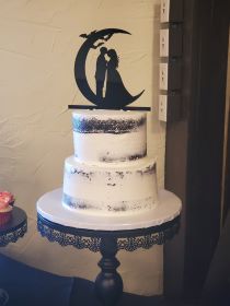 Wedding cake naked style